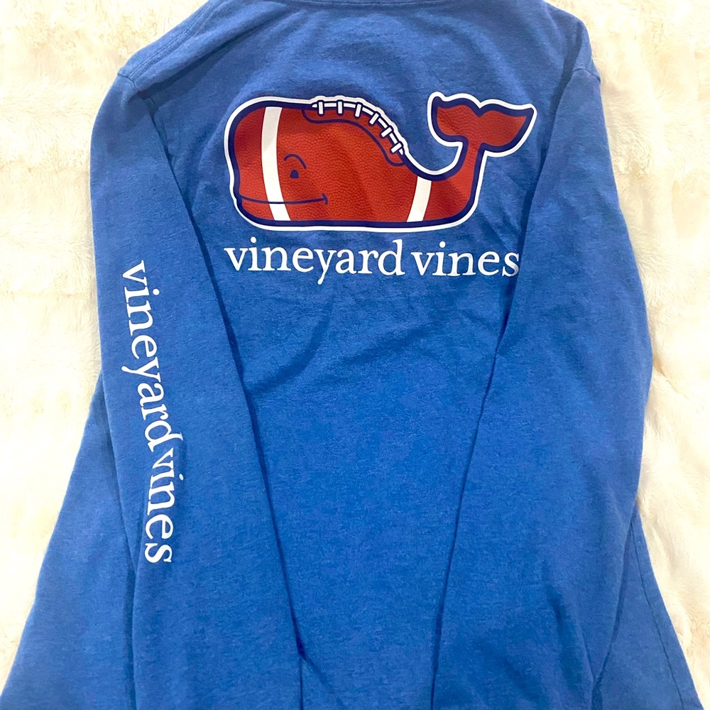 *RARE* Vineyard Vines Football tee 🐳🏈